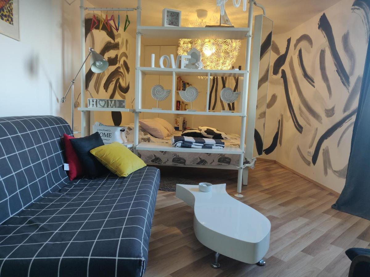 A Bright Hideaway Apartament *