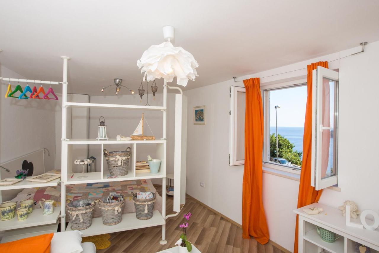 Apartament A Bright Hideaway